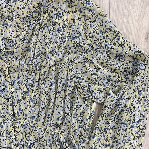 DYNAMITE floral blouse - Picture 3 of 4
